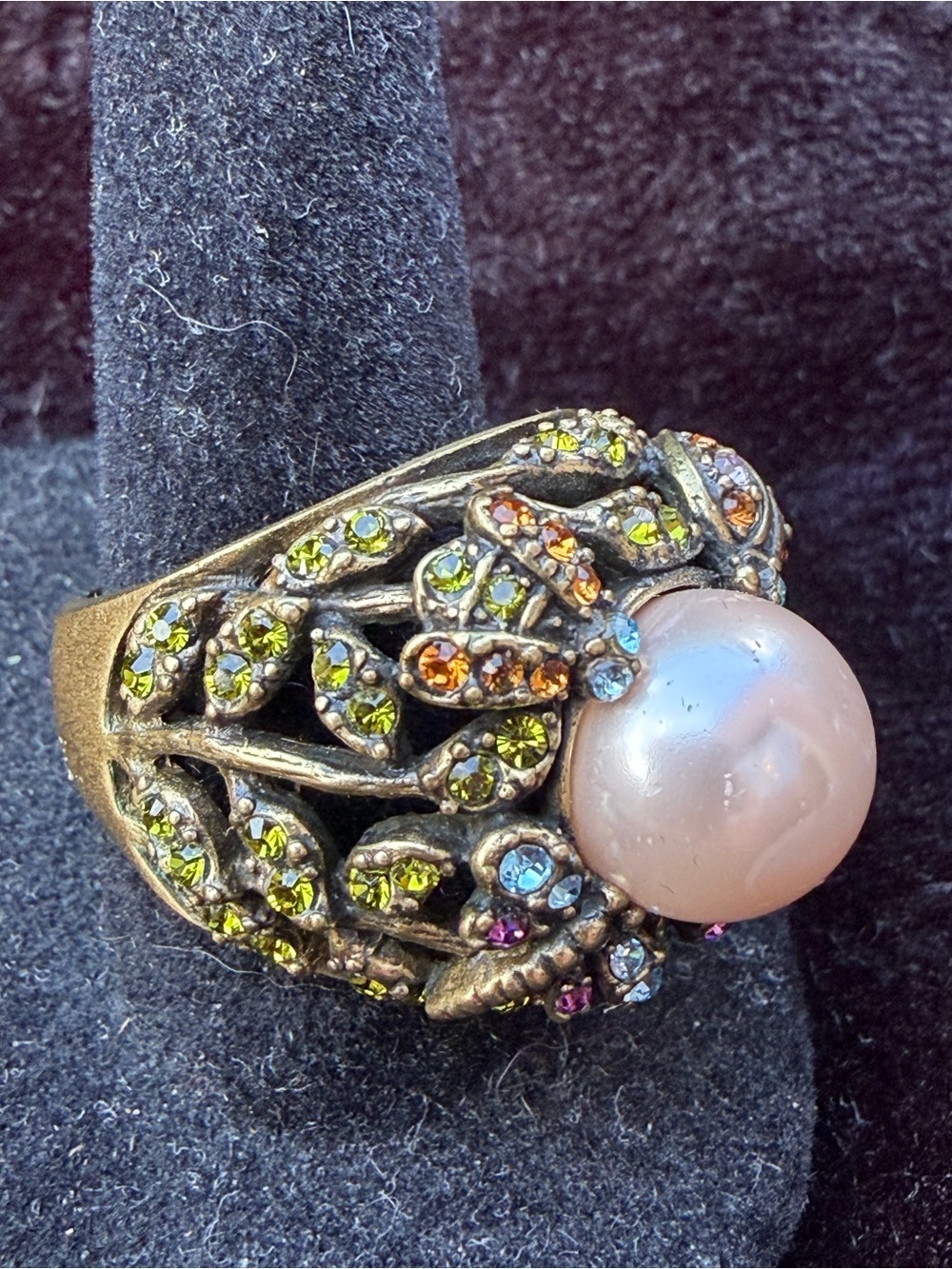 Heidi Daus
"Luscious Leaf" Crystal & Pearl Cocktail Ring *Size 8